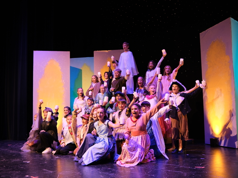 Abschlussaufstellung beim Musical "Der kleine Tag"